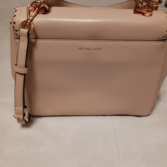 Authentic Michael Kors Satchel, extra webbing strap, card holder, and cardcase. - Picture 2 of 11